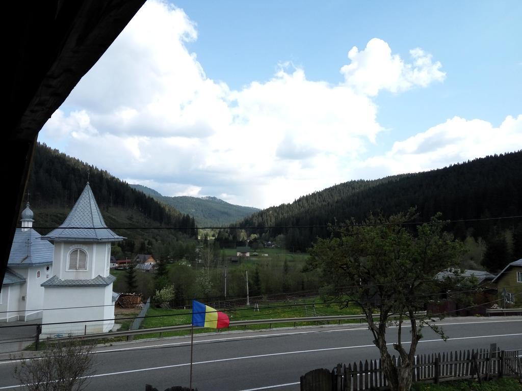 Casa Lia Hotel Valea Putnei Bagian luar foto