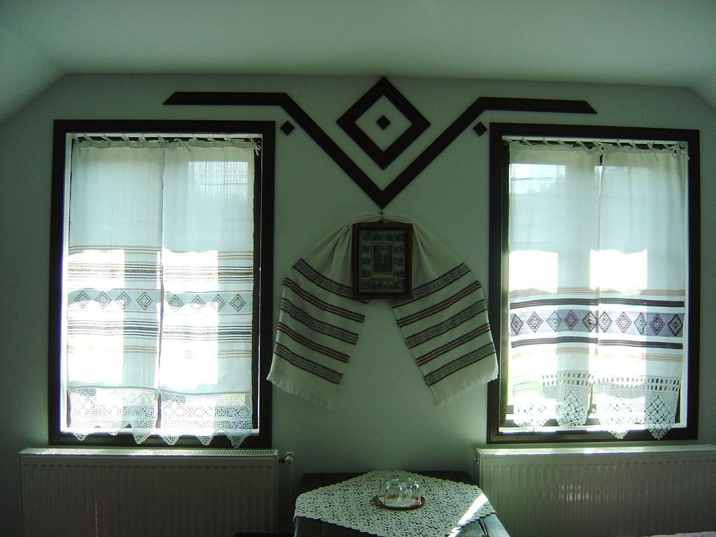 Casa Lia Hotel Valea Putnei Bagian luar foto