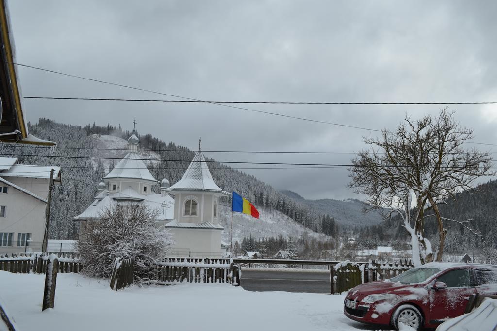 Casa Lia Hotel Valea Putnei Bagian luar foto
