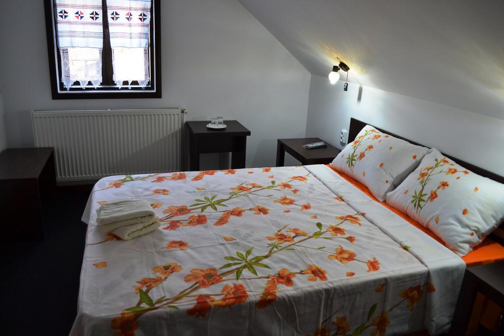 Casa Lia Hotel Valea Putnei Bagian luar foto