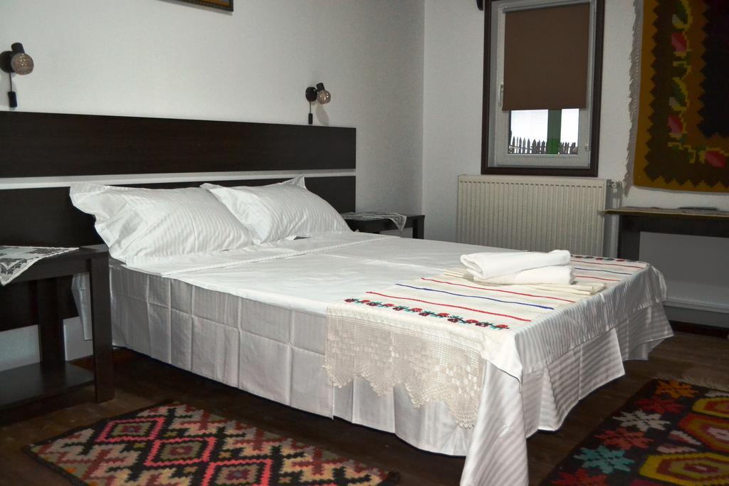 Casa Lia Hotel Valea Putnei Bagian luar foto