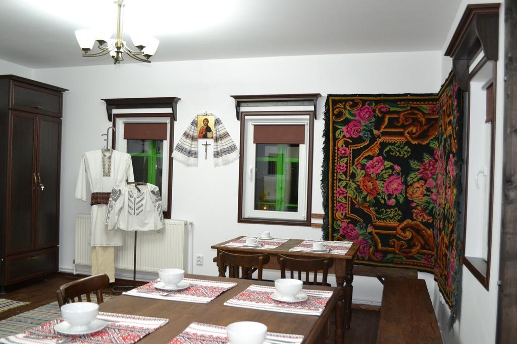 Casa Lia Hotel Valea Putnei Bagian luar foto