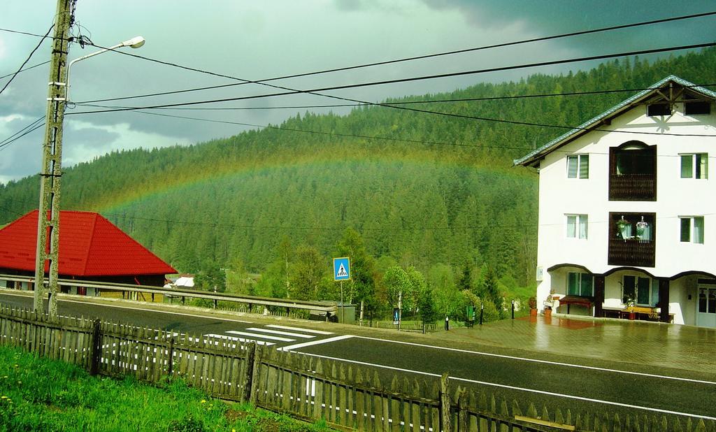 Casa Lia Hotel Valea Putnei Bagian luar foto