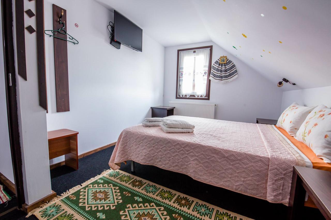 Casa Lia Hotel Valea Putnei Bagian luar foto