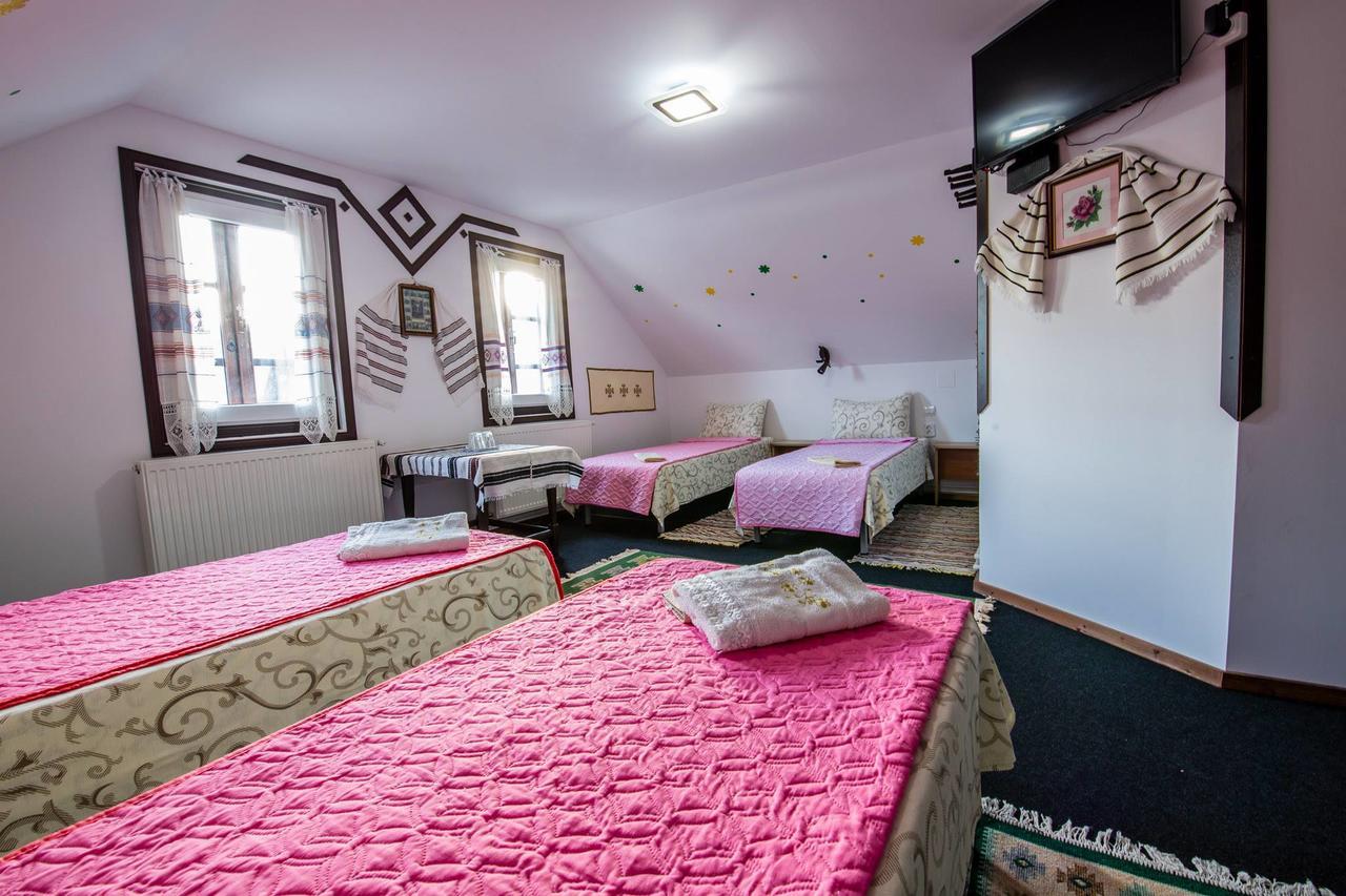 Casa Lia Hotel Valea Putnei Bagian luar foto
