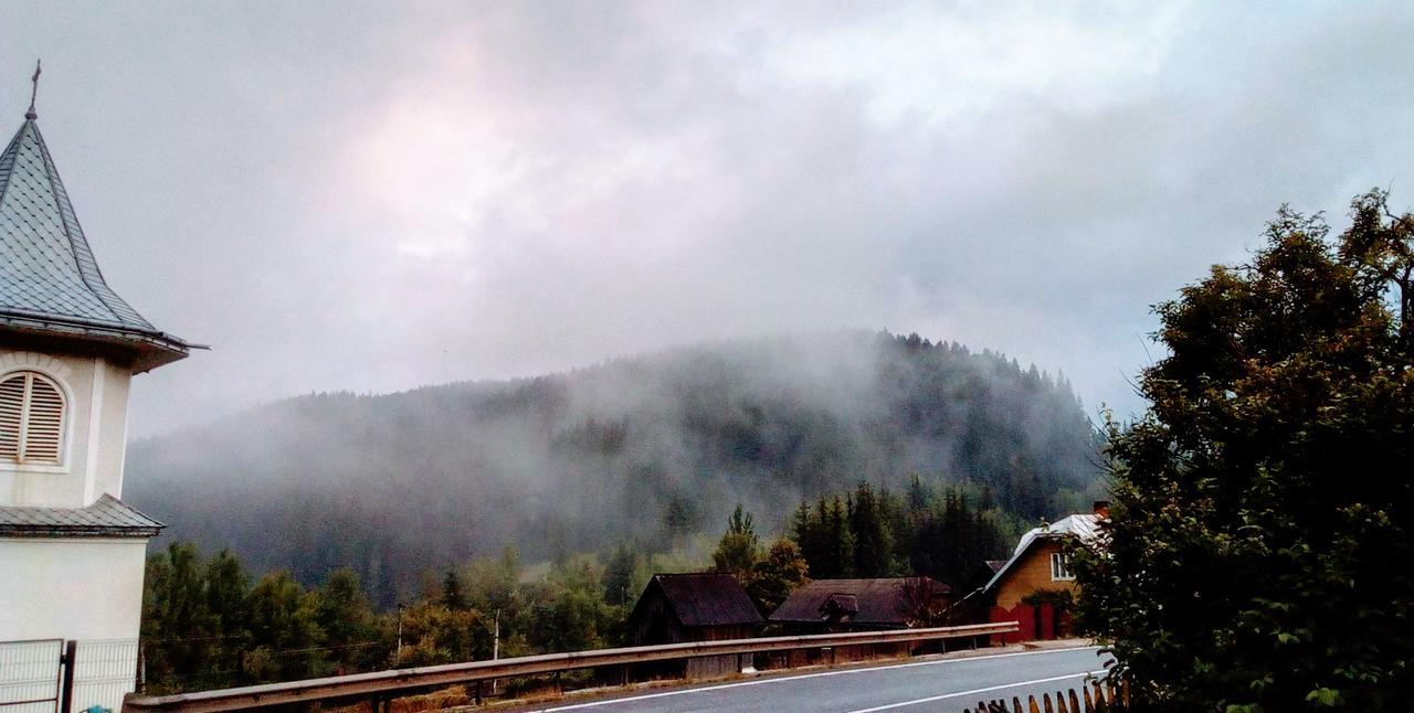 Casa Lia Hotel Valea Putnei Bagian luar foto