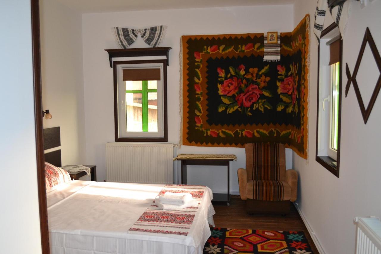 Casa Lia Hotel Valea Putnei Bagian luar foto